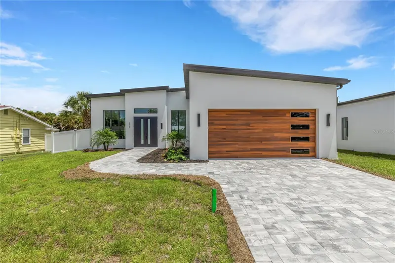 2069 Hibiscus St, FL