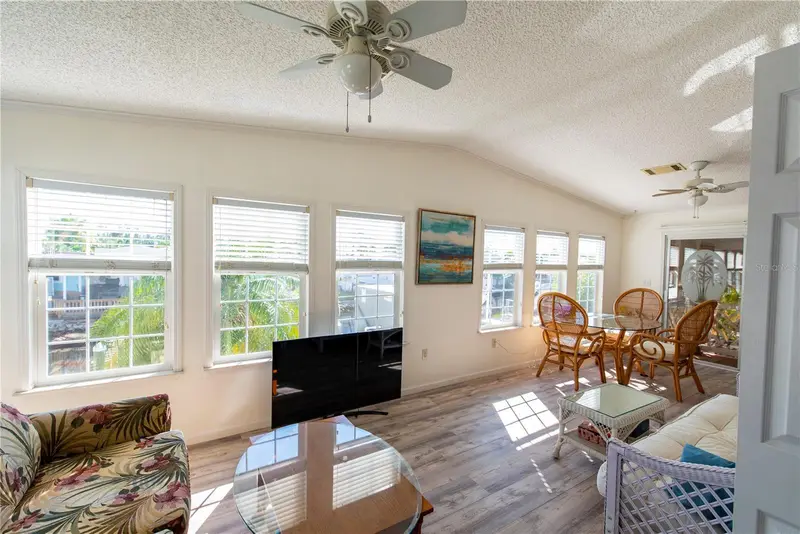 15 Rotterdam Dr, FL
