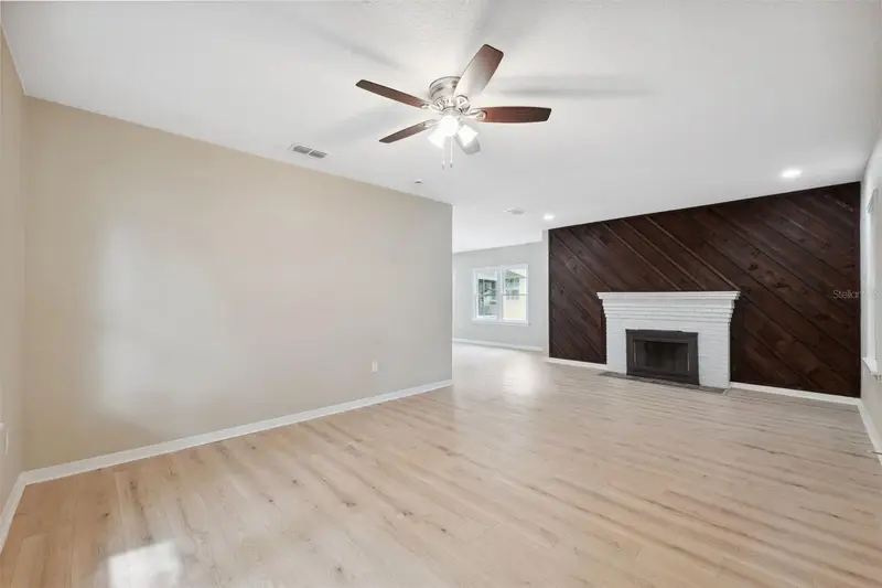 450 Avenue B Ne, FL