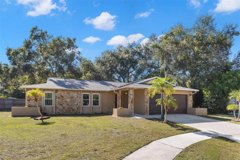 112 Meadowcross Dr, FL