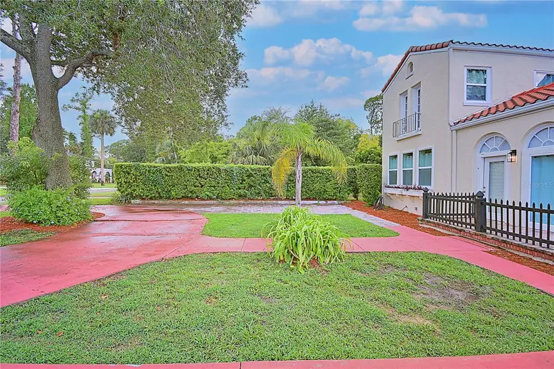 1136 Australia Ave, FL