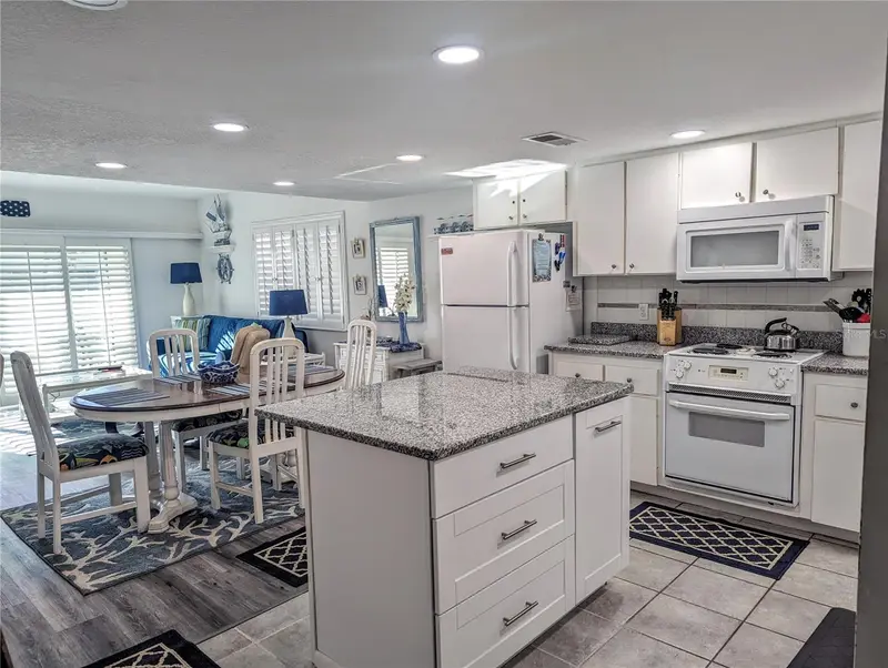 815 Ocean Shore Blvd #11a, FL
