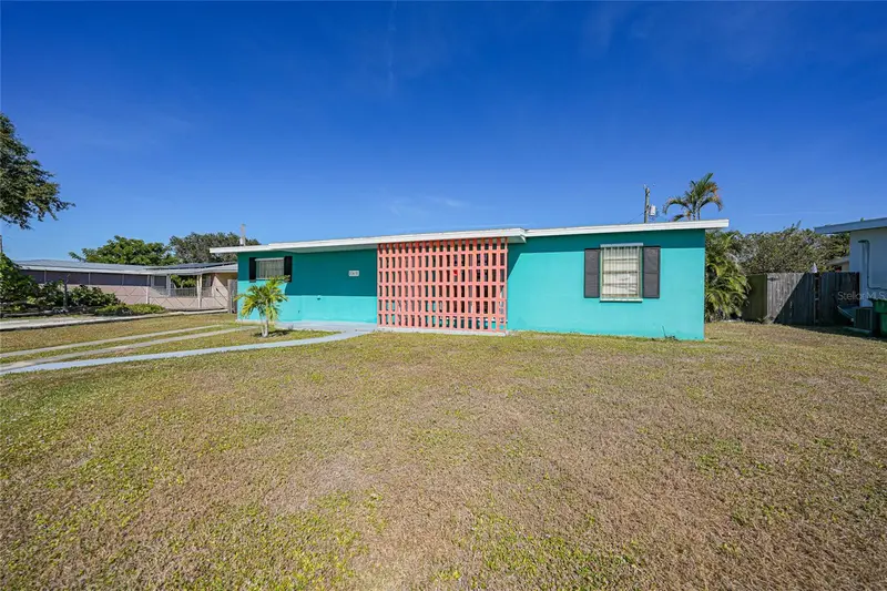 21470 Edgewater Dr, FL