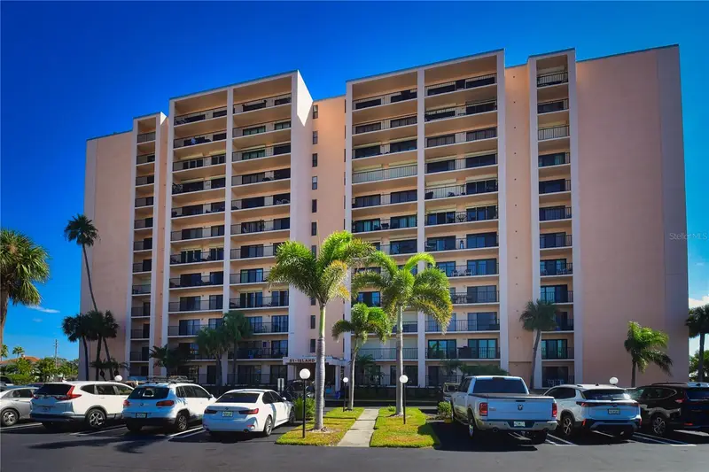 51 Island Way #909, FL