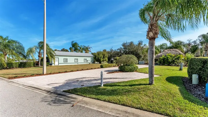 3312 Fish Hawk Dr, FL