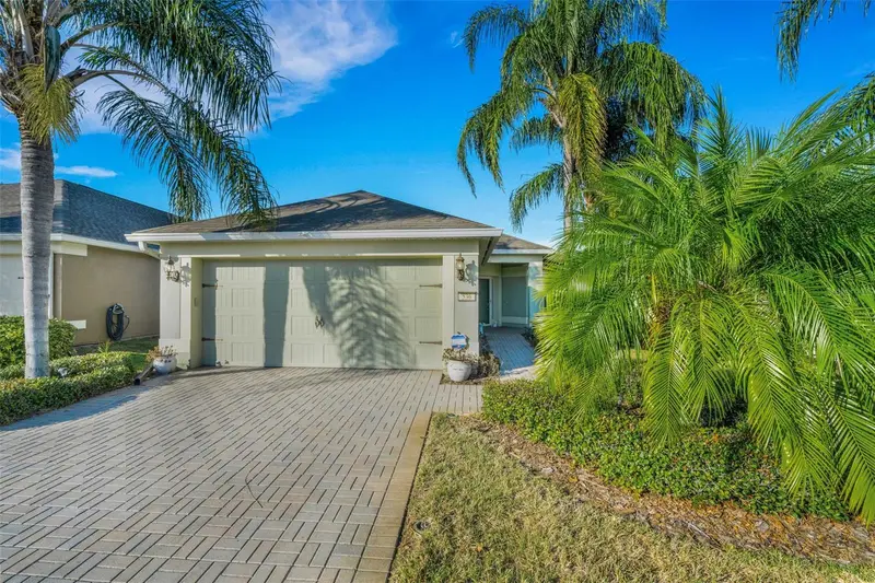 536 Arena Dr, FL