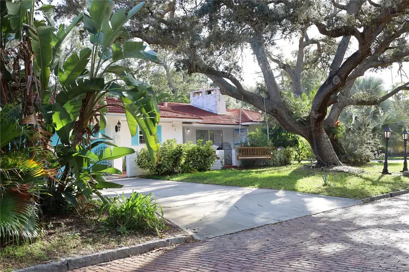 7716 Dartmouth Ave N, FL