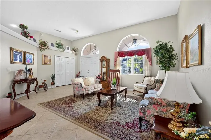 28 Fanshawe Ln, FL