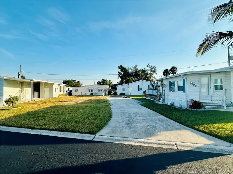 522 Centre St, FL