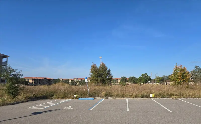 821 Retreat Blvd #102, FL