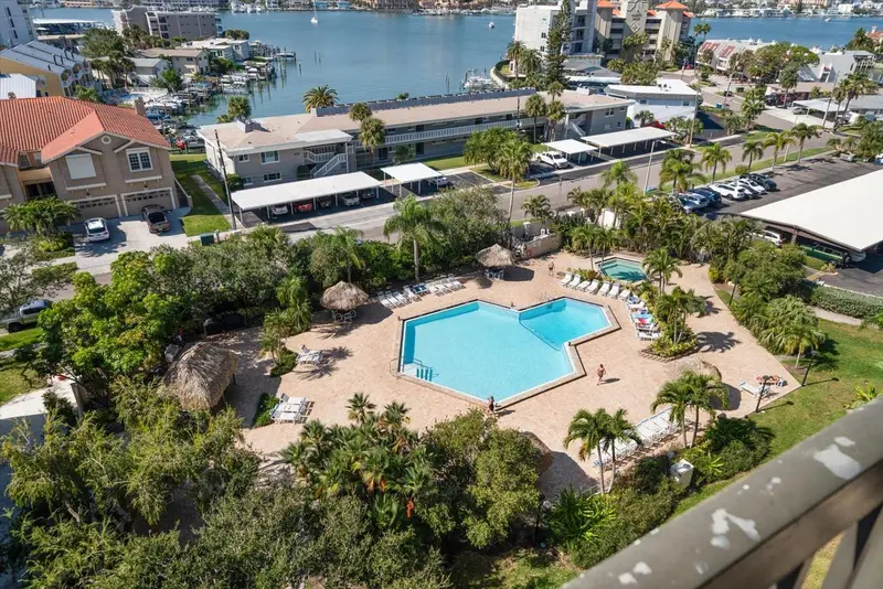 400 Island Way #901, FL