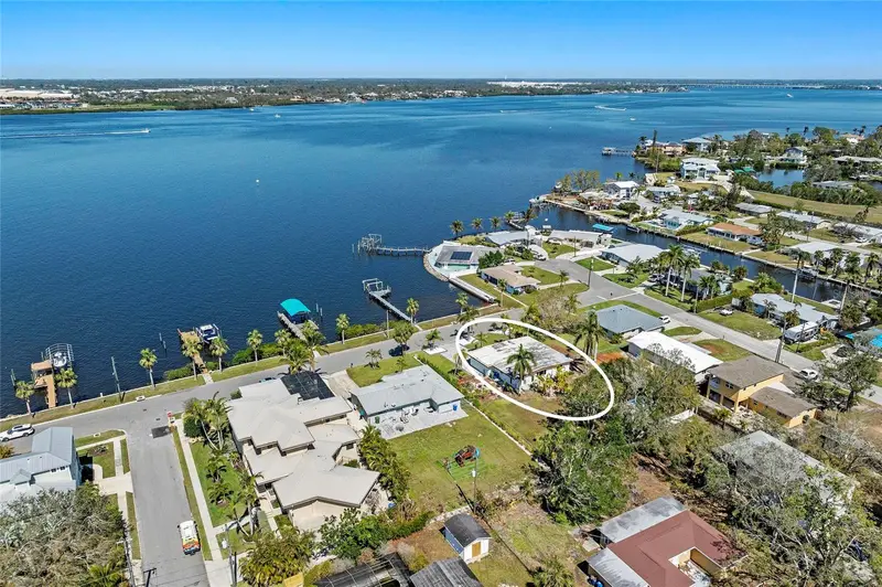 2014 Riverside Dr E, FL