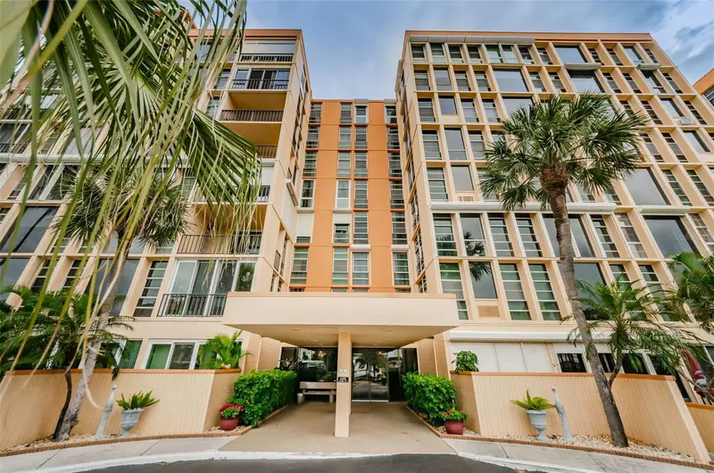 7400 Sun Island Dr S #806, FL