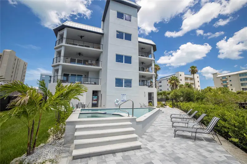 19505 Gulf Blvd #304, FL