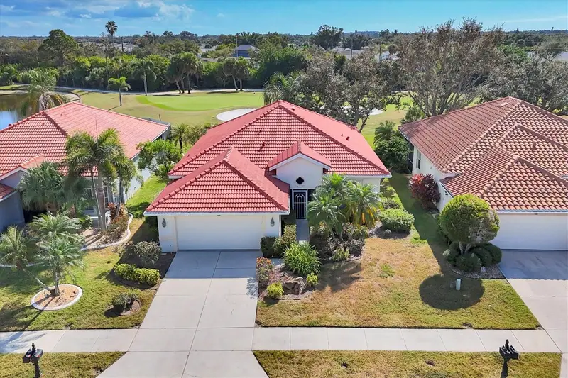 446 Pinewood Lake Dr, FL