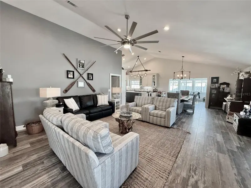 39 Avalon Ter, FL
