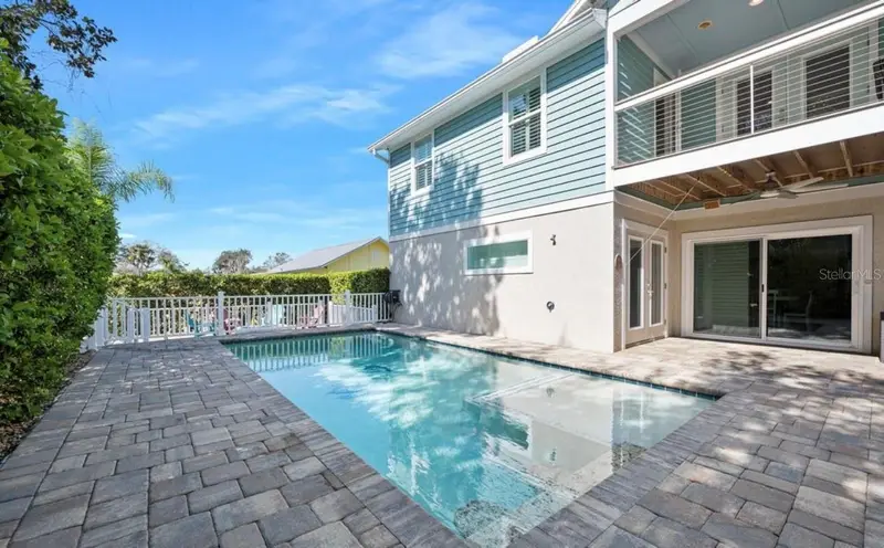 130 Hernandez Ave, FL