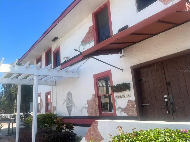 517 W Colonial Dr, FL