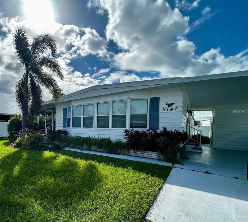 5742 Camelot Dr N, FL