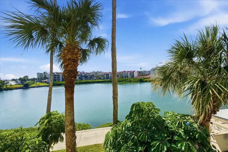 7400 Sun Island Dr S #202, FL