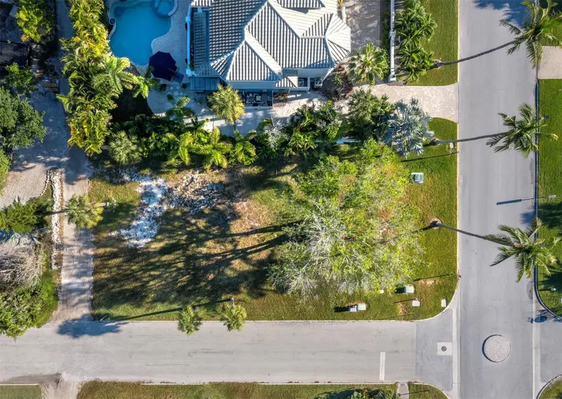 641 Broadway St, FL