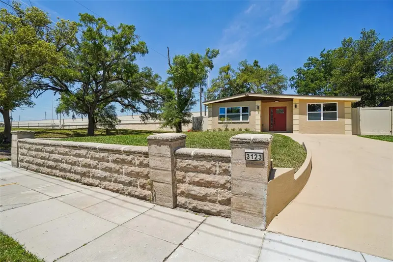 3123 W La Salle St, FL