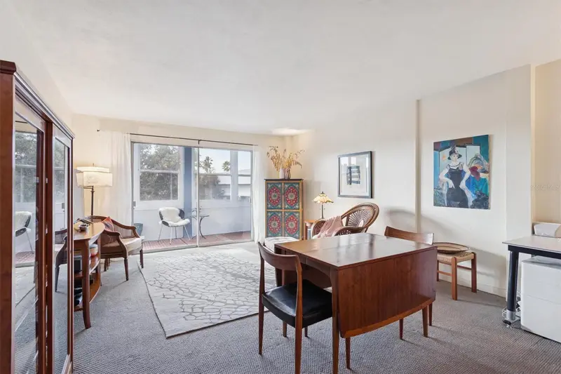 841 4th Ave N #32, FL