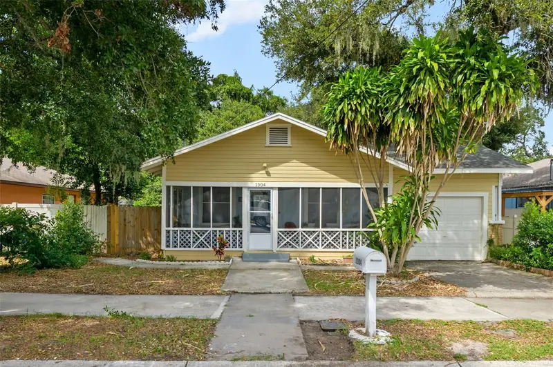 1304 E 32nd Ave, FL