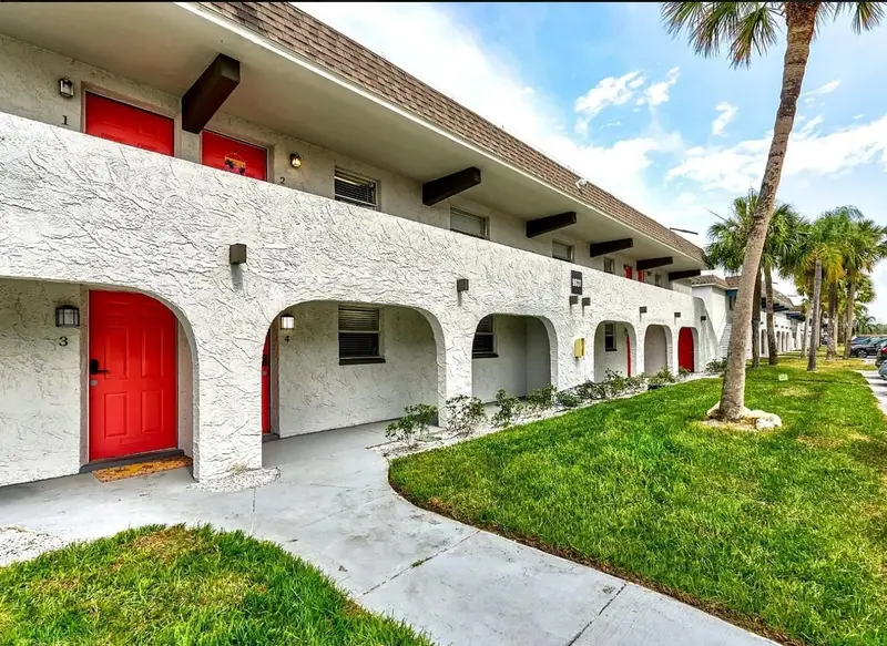 9911 Aquarius Dr #8, FL