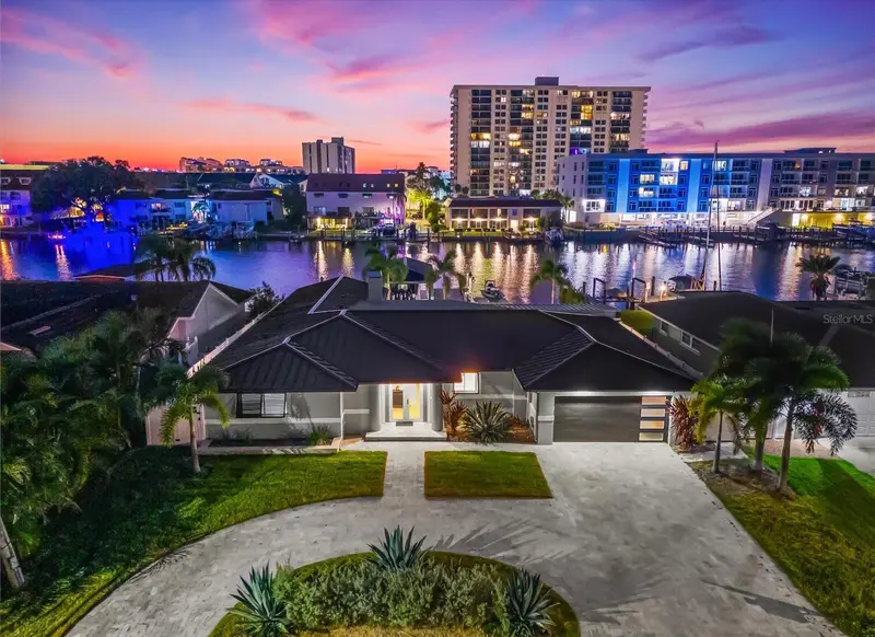 330 Leeward Is, FL