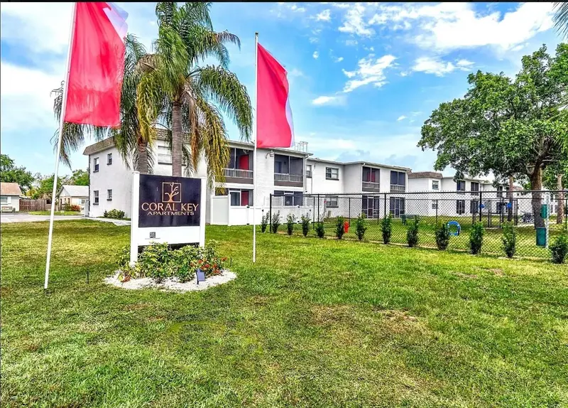 9919 Aquarius Dr #5, FL