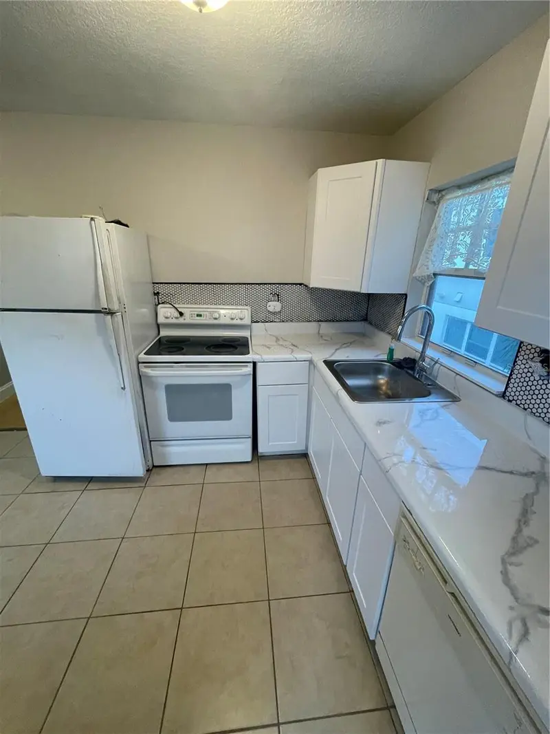 727 1/2 Edgewater Dr, FL