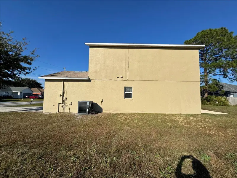 681 Basingstoke Ct, FL