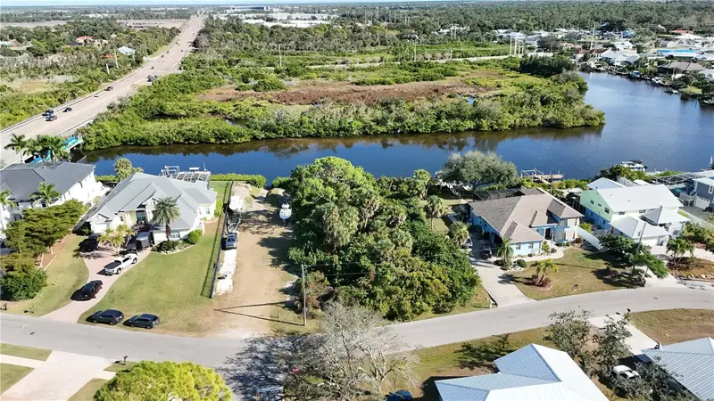 Bayview Dr, FL