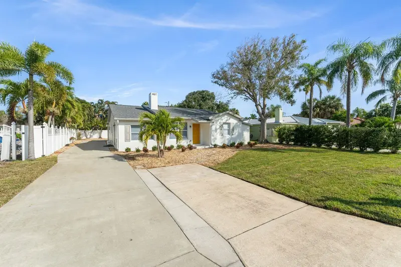 107 4th St, FL