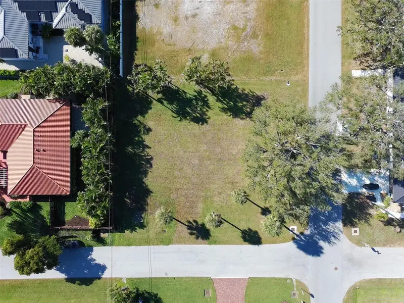 702 Hibiscus Dr, FL