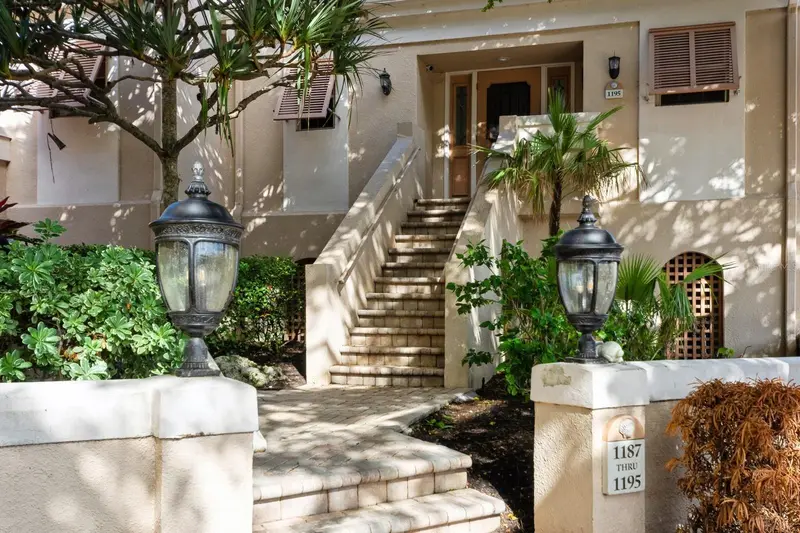 1195 Coquille St #309, FL
