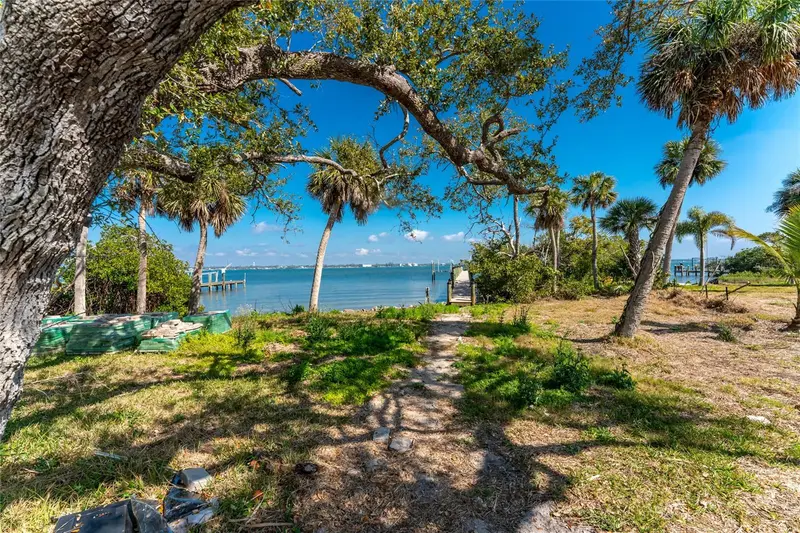 4025 Bay Oaks Cir, FL