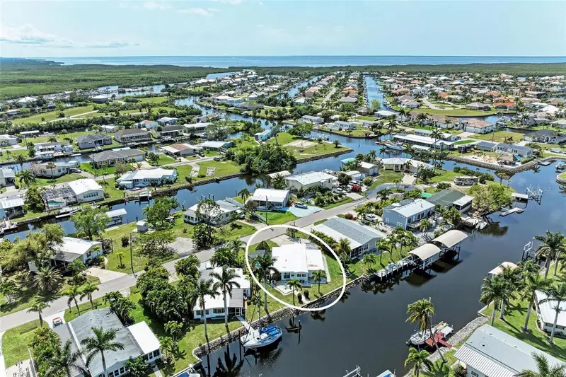 740 Deauville Dr, FL