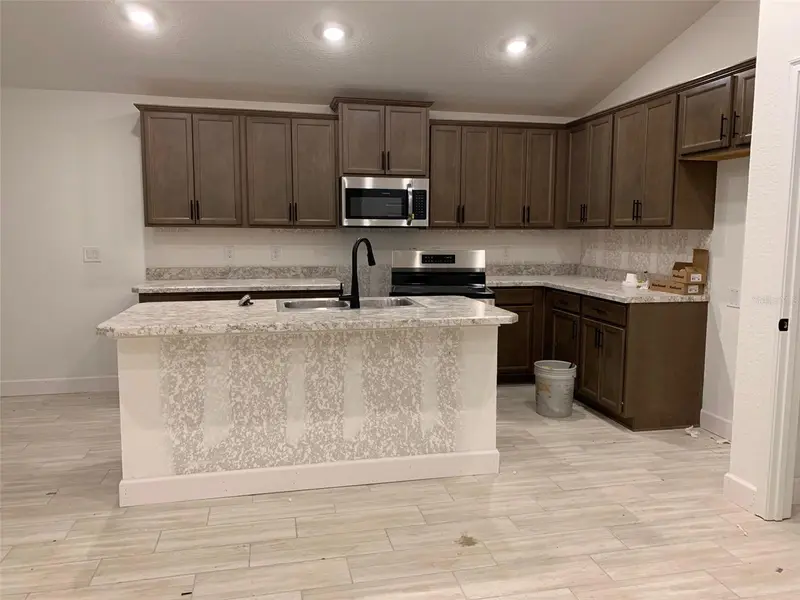 2137 W Say Dr, FL