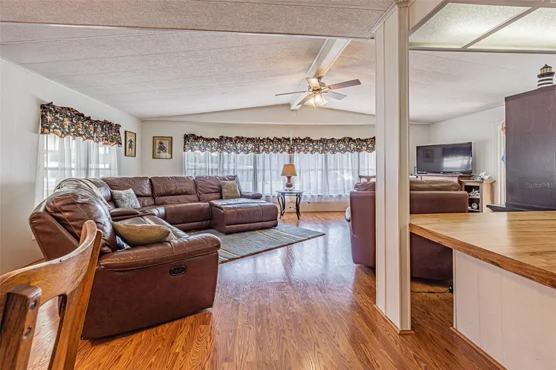 39353 Sycamore Ln, FL
