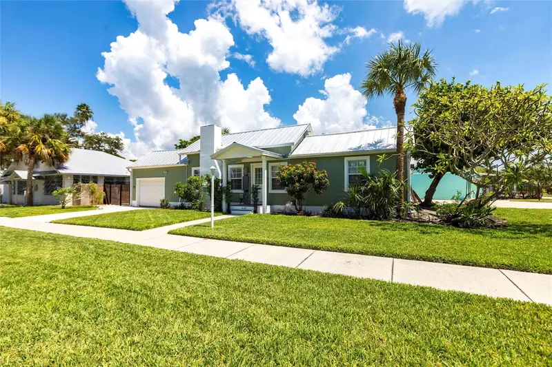 640 Broadway St, FL