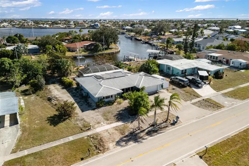 105 Cousley Dr Se, FL