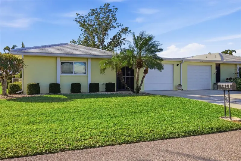 6811 10th Ave W, FL