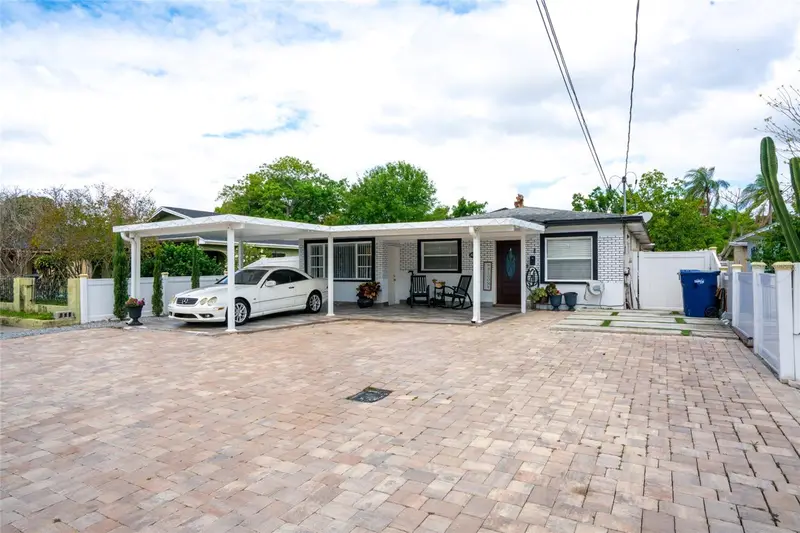 3305 W Aileen St, FL