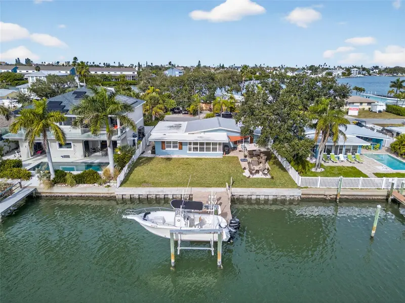333 La Hacienda Dr, FL
