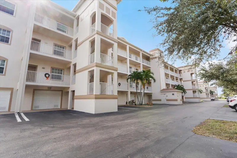 17110 Terraverde Cir #2415, FL