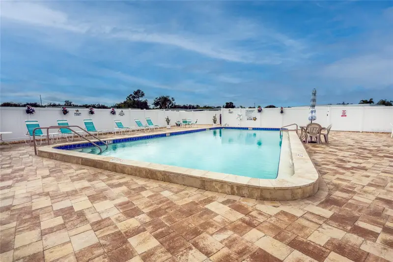 5619 Bayshore Rd #240, FL