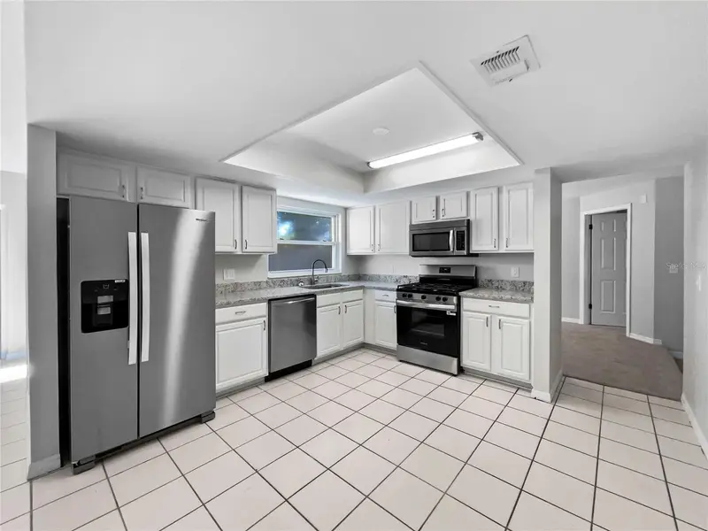 831 Haulover Dr, FL