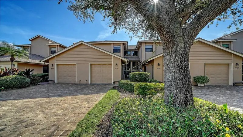 5260 Heron Way #202, FL